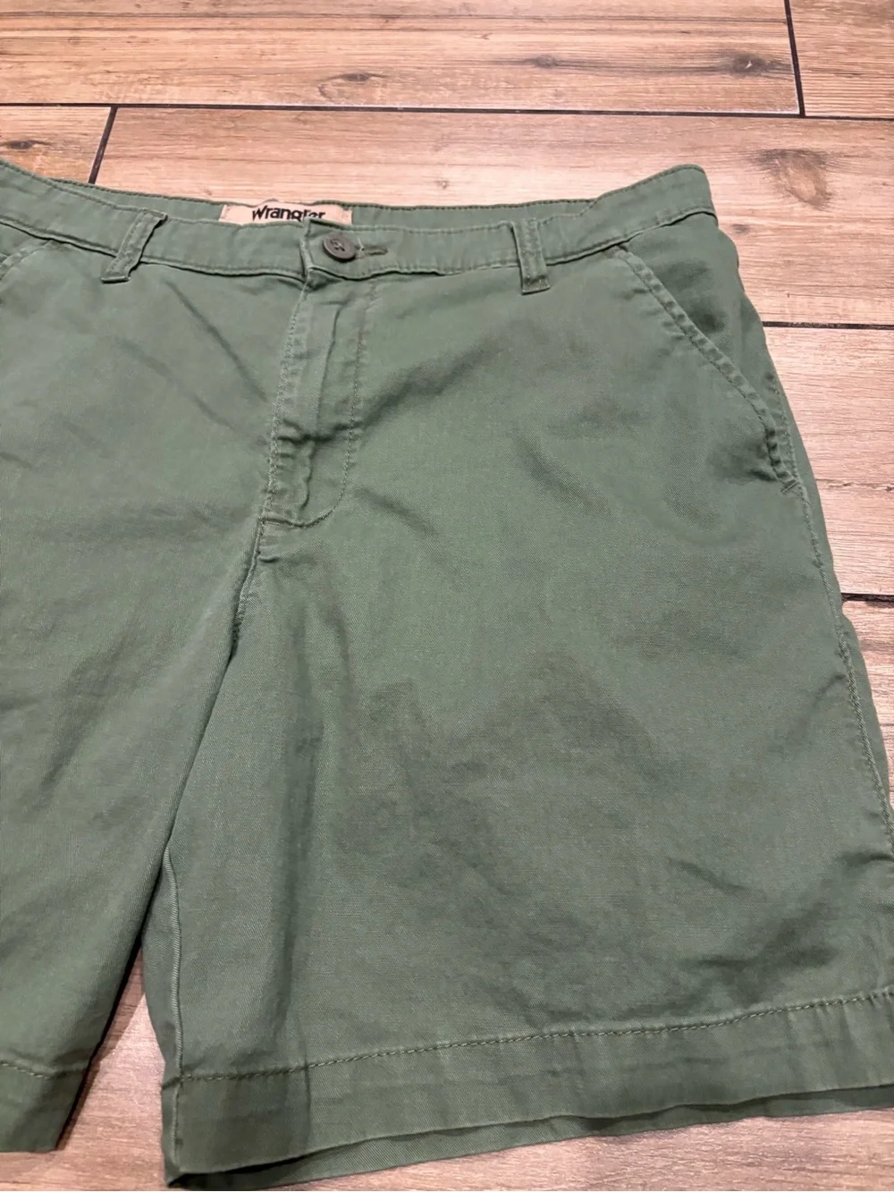 Wrangler Mens Size 34 Green Stretch Outdoor Casual Chino Flat Front Shorts